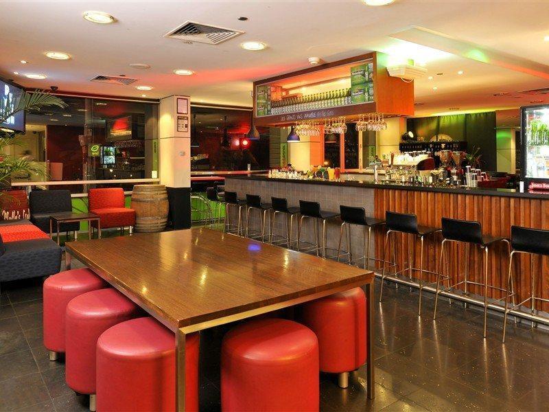 Mercure Melbourne Treasury Gardens Екстер'єр фото