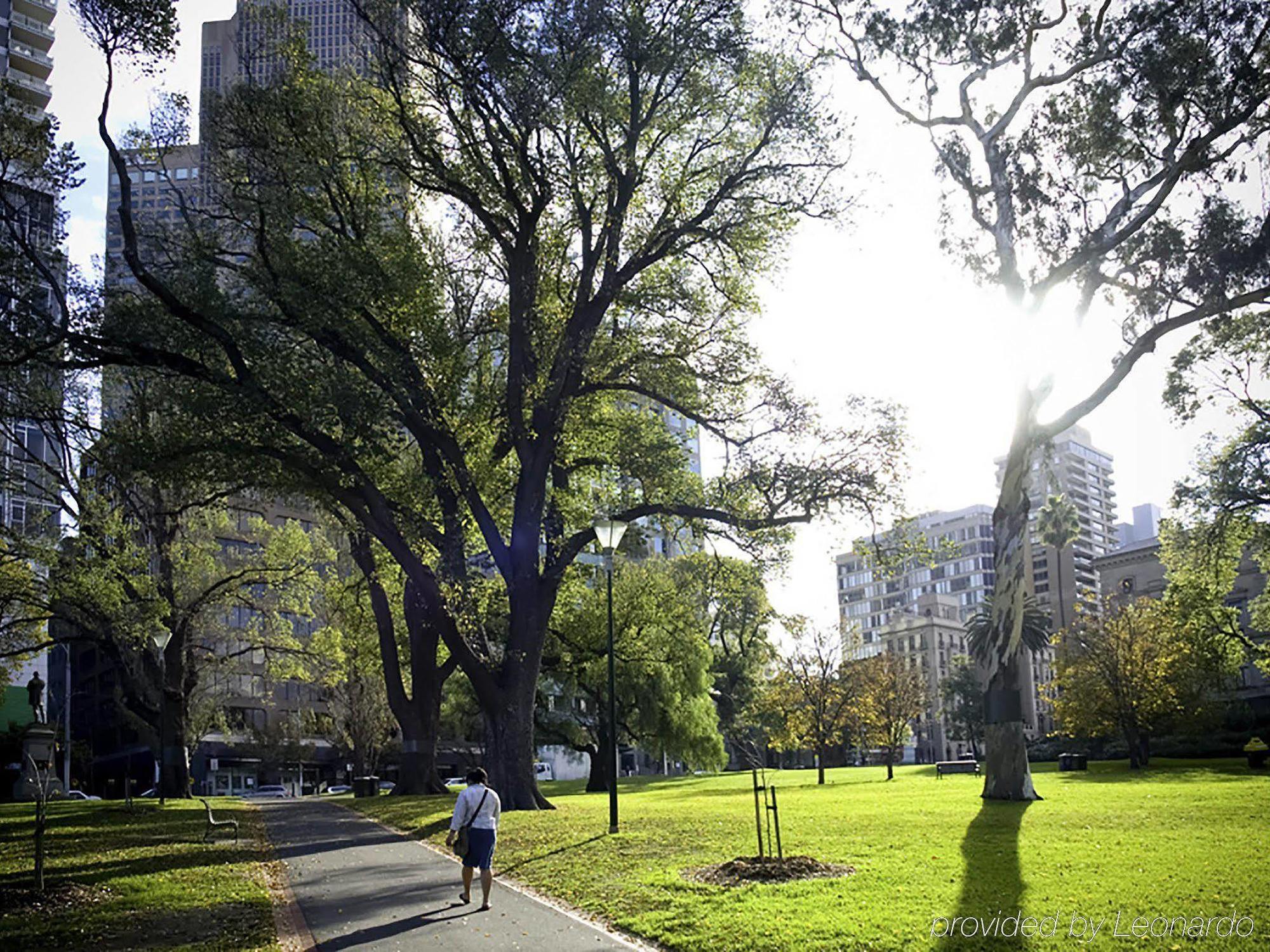 Mercure Melbourne Treasury Gardens Екстер'єр фото