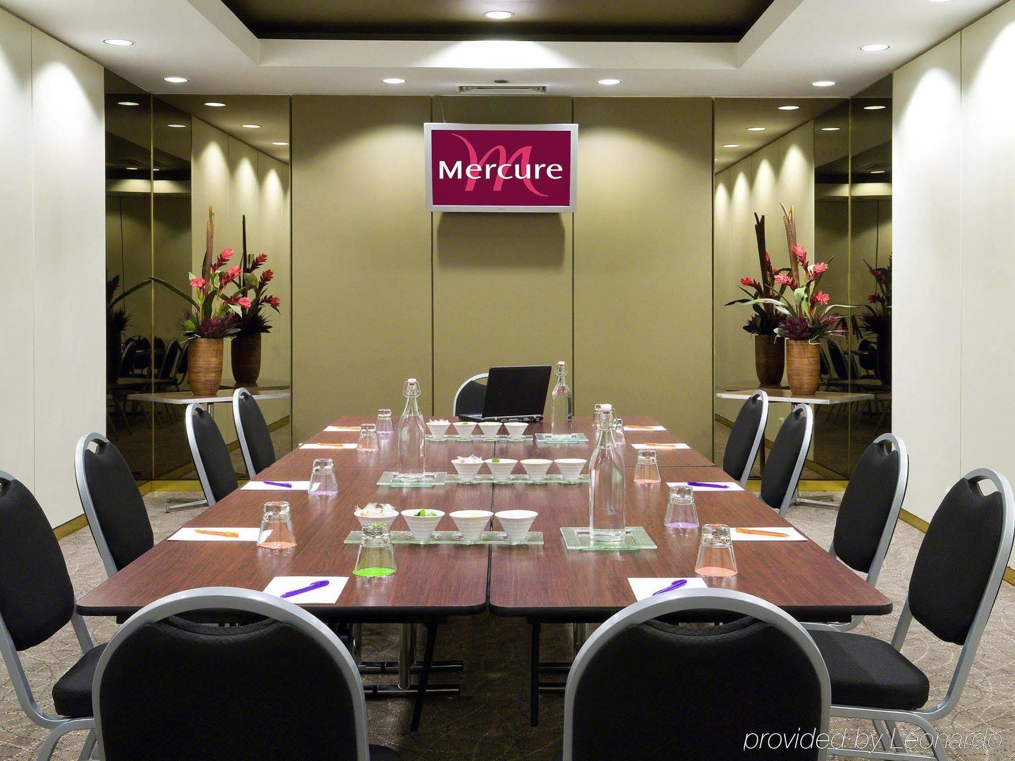 Mercure Melbourne Treasury Gardens Екстер'єр фото